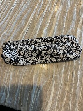 Lululemon Black & White Floral headband